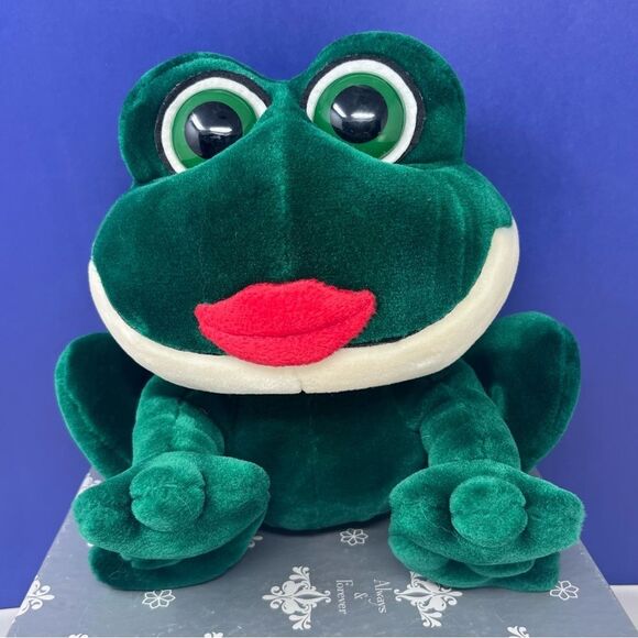 Russ Berrie Smooches Green Frog 10” Plush - Picture 1 of 10